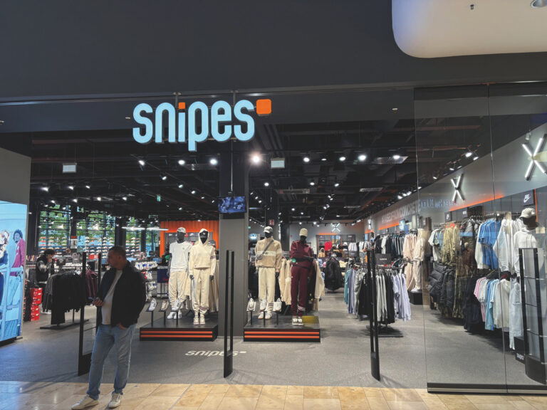 Der Snipes-Store in der Rhein-Galerie zieht vor allem junge Leute an. (Foto: Redaktion)